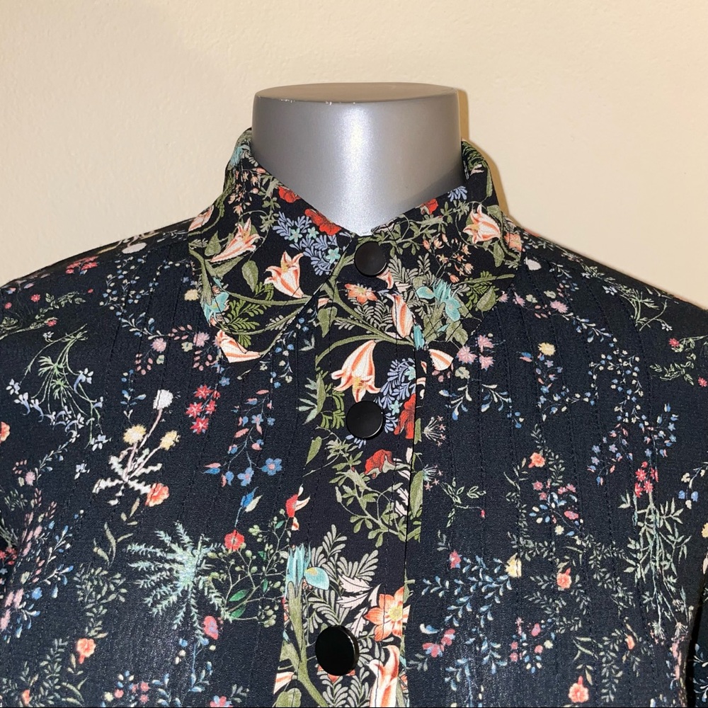 Zara lightly cropped floral button up blouse
